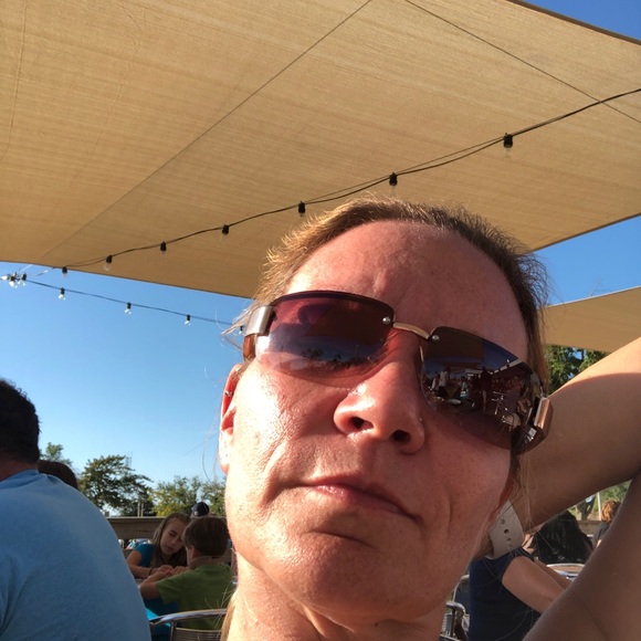 Meet your Posher, Christie - Picture 1 of 1